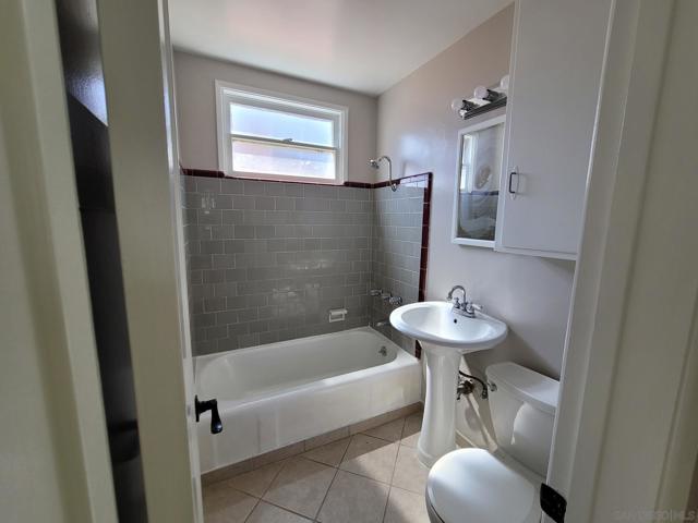 4660 Saratoga Ave, San Diego CA: https://media.crmls.org/mediaz/7e4f2377-abc4-48e2-abf4-82edd3631cef.jpg