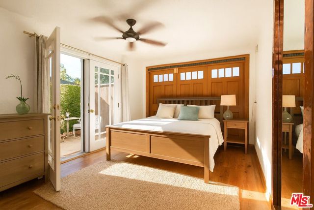 643 Santa Clara Avenue, Venice CA: https://media.crmls.org/mediaz/7e4f6182-56fe-40fd-a0a1-b3c226b87d61.jpg