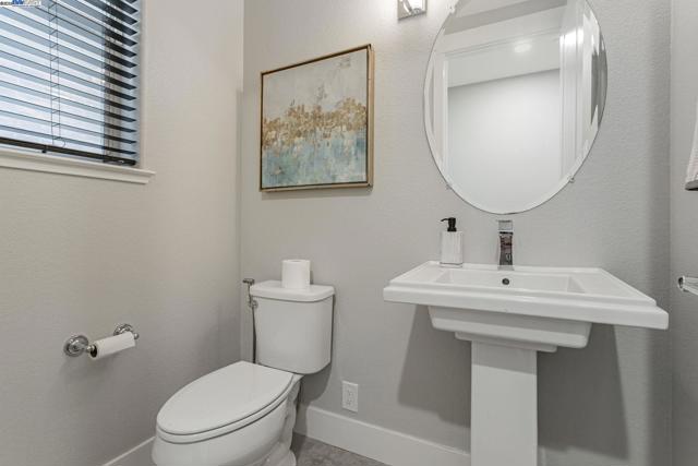 1380 Brookline Loop, Pleasanton CA: https://media.crmls.org/mediaz/7e4fda0e-1ddc-4d59-9b1a-0a1b5b9fa617.jpg