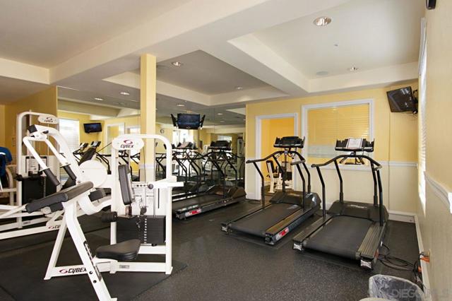 4165 Executive Dr, La Jolla CA: https://media.crmls.org/mediaz/7e50873d-92db-441d-a459-cffffa3867f0.jpg