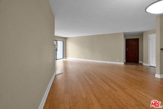 1633 S Bentley Avenue, West Los Angeles CA: https://media.crmls.org/mediaz/7e509040-9ba1-4746-b105-9dc02b09e026.jpg