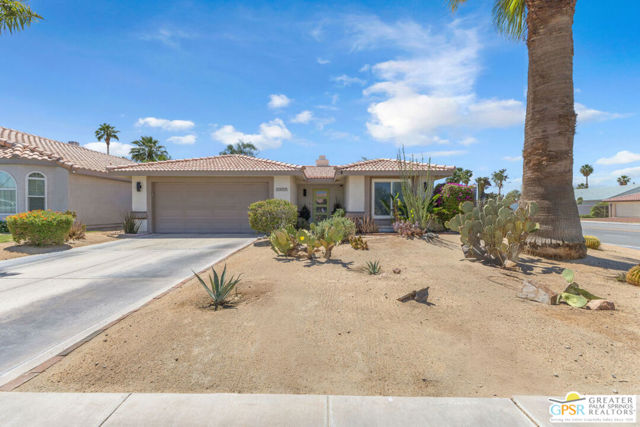 30005 Avenida Alvera, Cathedral City CA: https://media.crmls.org/mediaz/7e50d3fa-23c4-4abf-b24a-5f7011bba9c3.jpg