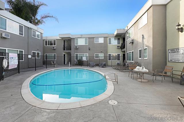 6666 Beadnell Way, San Diego CA: https://media.crmls.org/mediaz/7e51b568-b976-46e9-b8d5-652020f6214a.jpg