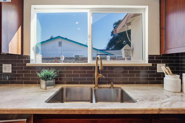 Image 15 of 59 For 34348 Atteridge Ct