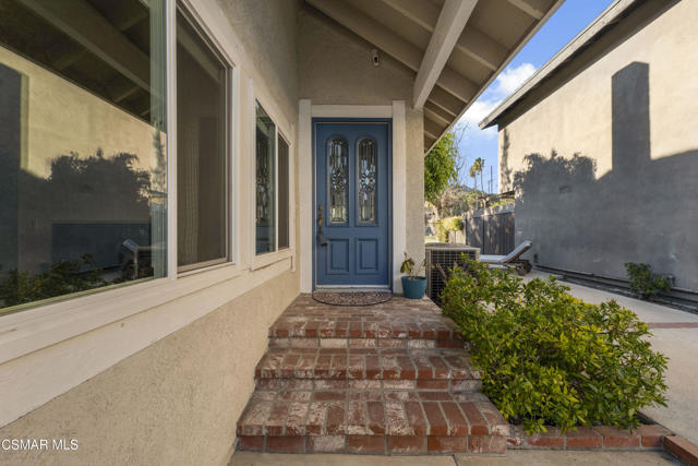 5757 Lake Lindero Drive, Agoura Hills CA: https://media.crmls.org/mediaz/7e521c43-3505-4e69-9787-3390523b3454.jpg