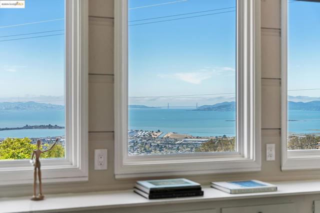 1057 Arlington Blvd, El Cerrito CA: https://media.crmls.org/mediaz/7e522751-da73-41be-9181-76fb28dbdb5a.jpg