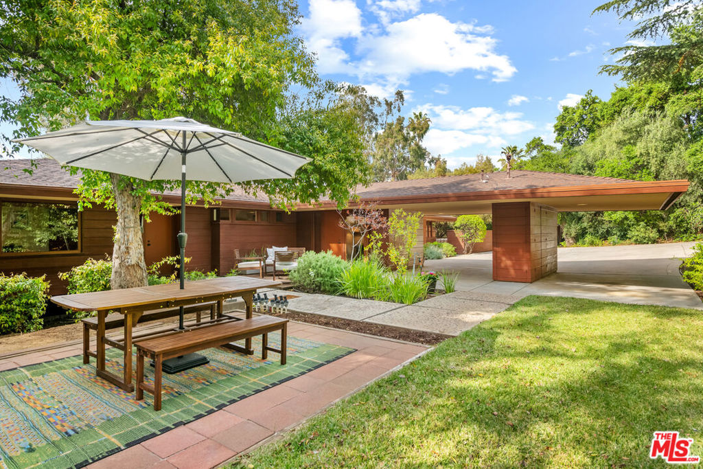 1915 Country Club Drive