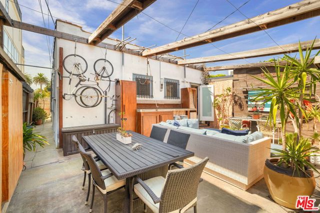 1315 Cabrillo Avenue, Venice CA: https://media.crmls.org/mediaz/7e52ac4f-7ddd-4724-a670-0ebfc6029238.jpg