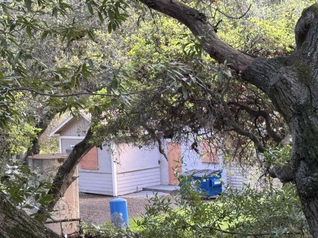 2950 Niles Canyon Rd, Castro Valley CA: https://media.crmls.org/mediaz/7e52b35e-ec87-4ceb-bfcc-4e77ac2a9ae2.jpg