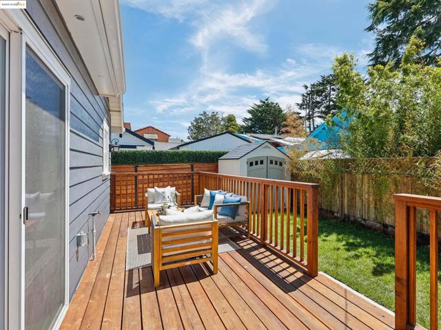 1612 Carleton St, Berkeley CA: https://media.crmls.org/mediaz/7e52d7d4-8449-4b92-a2b7-484c3428bd54.jpg