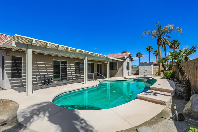 37596 Colebridge Street, Palm Desert CA: https://media.crmls.org/mediaz/7e535a59-547e-4713-a6f6-8fadb3a10ac1.jpg
