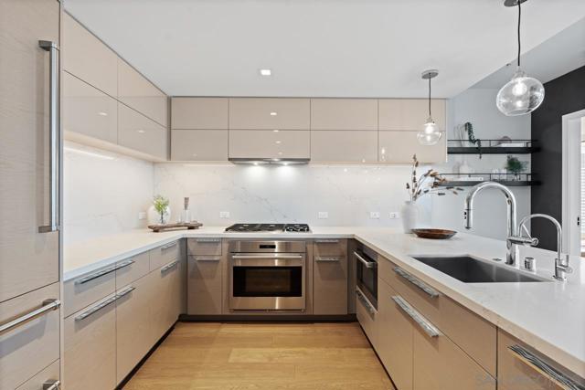 888 W E St, San Diego CA: https://media.crmls.org/mediaz/7e537023-6ee7-4ad3-b69c-c378680f541f.jpg