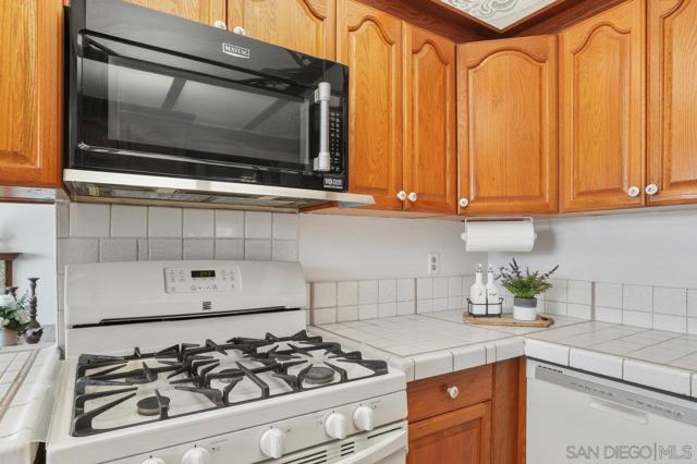 1173 Oasis Ave, Chula Vista CA: https://media.crmls.org/mediaz/7e53dc87-0cd9-4905-96fc-8ed0e8f3c13e.jpg