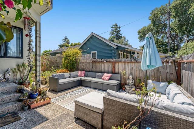 522 Oak Drive, Capitola CA: https://media.crmls.org/mediaz/7e53e441-783b-43be-9867-292695492333.jpg