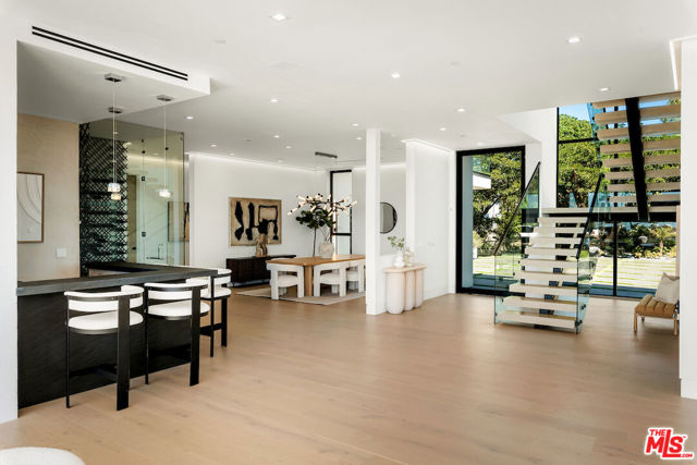 5931 Kanan Dume Road, Malibu CA: https://media.crmls.org/mediaz/7e552a68-2a9d-4afe-9a72-2f704894623b.jpg