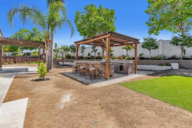 2191 Spruce Drive, Hollister CA: https://media.crmls.org/mediaz/7e555e74-6dc9-4e07-9e0a-e4ba4fca4cec.jpg