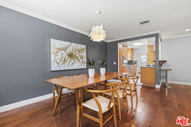 8136 Genesta Avenue, Lake Balboa CA: https://media.crmls.org/mediaz/7e55bd22-e323-4f9b-a52c-7cd253ac3d10.jpg