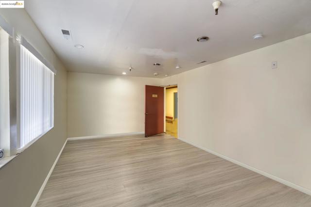 18905 Standish Ave, Hayward CA: https://media.crmls.org/mediaz/7e55c077-c966-4bfc-8409-c0c6365db19f.jpg