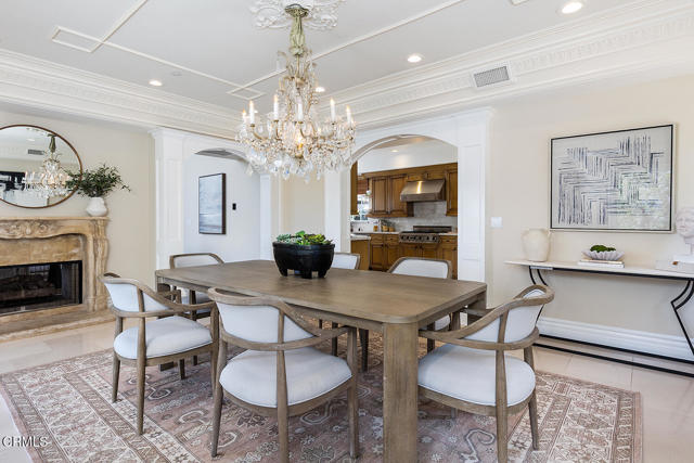 15450 Briarwood Drive, Sherman Oaks CA: https://media.crmls.org/mediaz/7e55dce9-297b-49a2-a233-9e615fe4c634.jpg