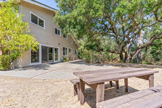 1890 Morello Ave, Pleasant Hill CA: https://media.crmls.org/mediaz/7e562d02-8ba3-4dde-9e60-d74d1195c66e.jpg