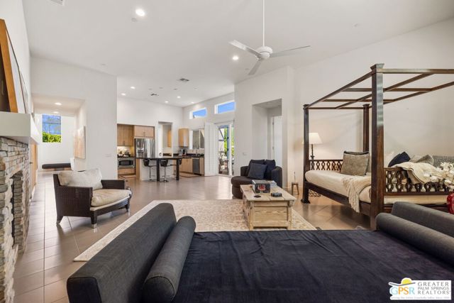 702 Axis Way, Palm Springs CA: https://media.crmls.org/mediaz/7e564b9f-e251-417b-a566-8dc5c91d1c19.jpg