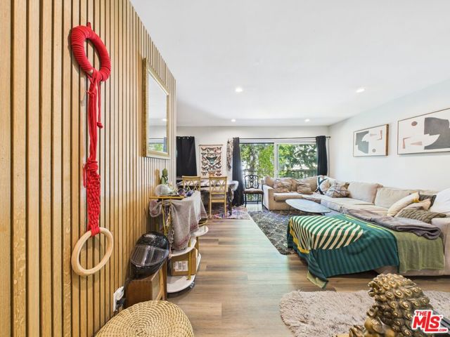 15344 Weddington Street, Sherman Oaks CA: https://media.crmls.org/mediaz/7e5717c6-c446-4b30-91cd-f5ce10310daa.jpg