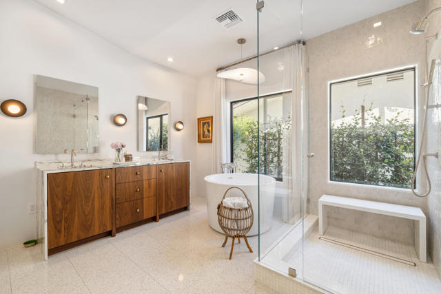 75465 Montecito Drive, Indian Wells CA: https://media.crmls.org/mediaz/7e5732c5-eff3-44cd-867b-8d4fe6ffe473.jpg