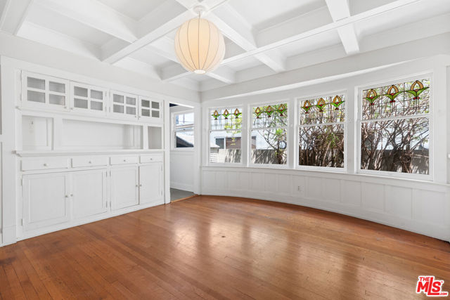 45 Breeze Avenue, Venice CA: https://media.crmls.org/mediaz/7e589853-a265-4fd0-b3c5-33a0a1057b78.jpg