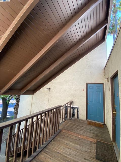 1600 Laguna St, Concord, California 94520-7108, 1 Bedroom Bedrooms, ,1 BathroomBathrooms,Condominium,For Sale,Laguna St,41070279