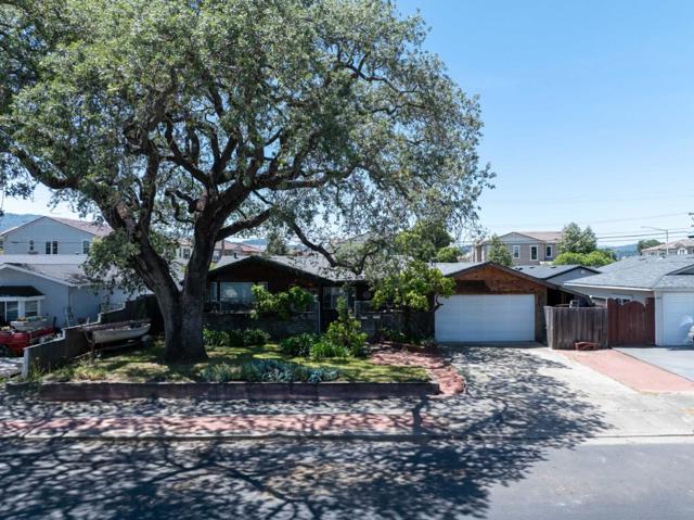 8421 Wayland Lane, Gilroy CA: https://media.crmls.org/mediaz/7e58d2ec-da76-4c4e-8264-09e9a2a0a192.jpg