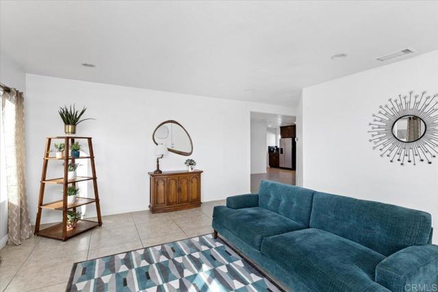 Detail Gallery Image 6 of 32 For 19065 Envoy Ave, Corona,  CA 92881 - 3 Beds | 2 Baths