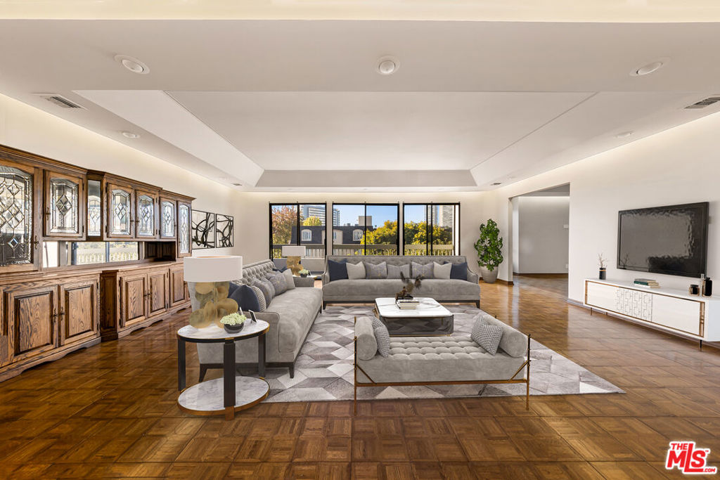 1220 Roxbury Drive #302