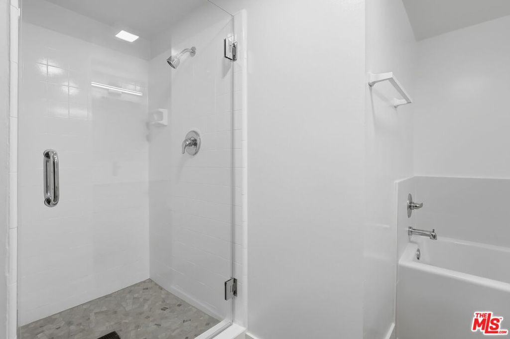 https://media.crmls.org/mediaz/7e5968d6-fa0d-4933-83ba-969d072d2bc3.jpg?preset=X-Large