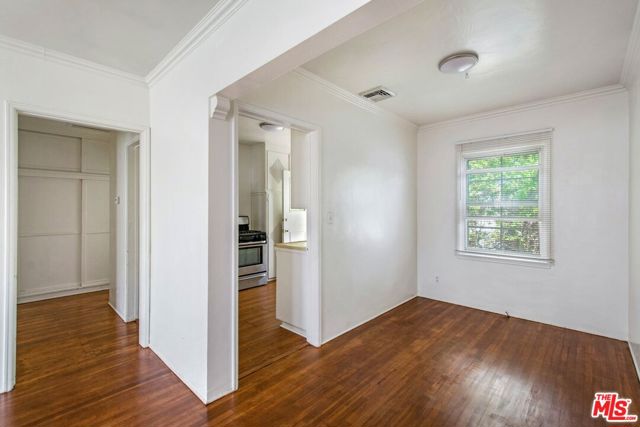 8419 Crenshaw Drive, Inglewood CA: https://media.crmls.org/mediaz/7e5a4b3b-3fdf-4a6d-8ac8-561168b88c7b.jpg