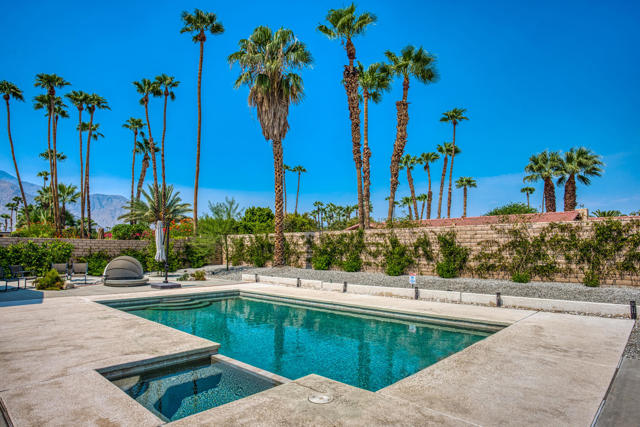 2450 Tamarisk Road, Palm Springs CA: https://media.crmls.org/mediaz/7e5aa90a-9ca8-4545-8f28-306a3736ef3c.jpg
