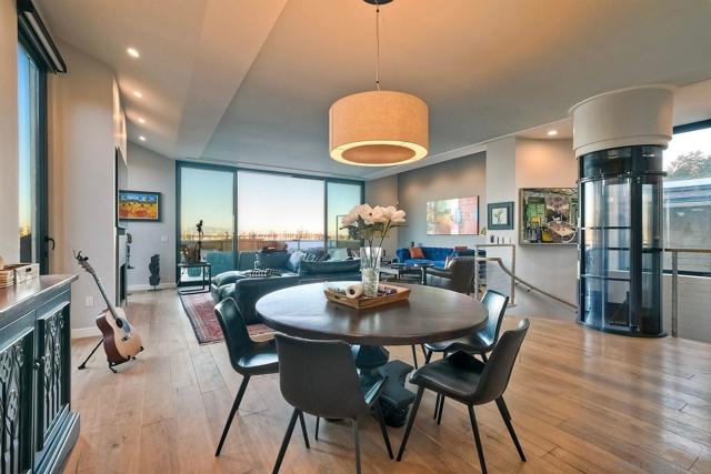 812 San Antonio Pl, San Diego CA: https://media.crmls.org/mediaz/7e5aa9bc-3fa2-44c7-955b-21a73d0e0f8a.jpg