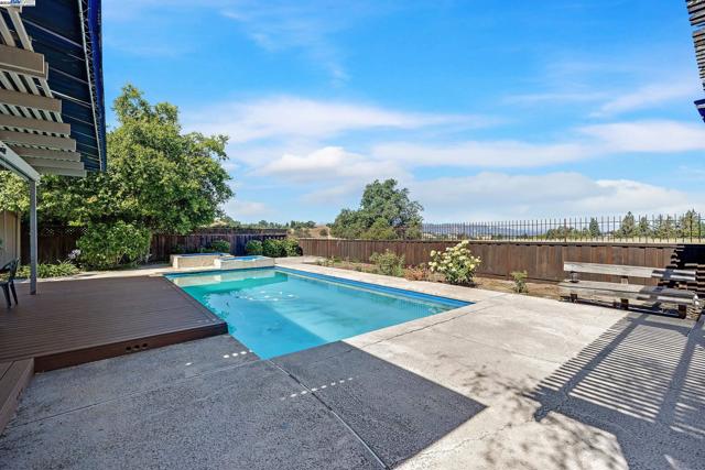48 Tennis Club Dr, Danville CA: https://media.crmls.org/mediaz/7e5ad4e8-c6f5-413a-a186-f3485cf4b2cc.jpg