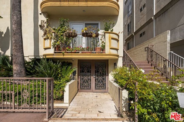 123 S Clark Drive, West Hollywood CA: https://media.crmls.org/mediaz/7e5ae0ea-85d7-4a36-b1c3-7b58c0fb78f3.jpg