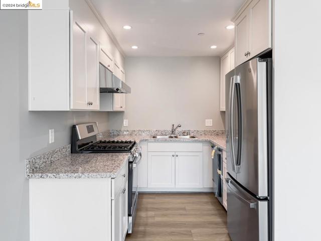 Image 19 of 46 For 4124 Lyon Ave