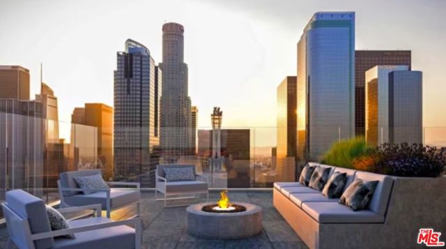 400 S Broadway, Los Angeles CA: https://media.crmls.org/mediaz/7e5c2b65-16d2-4105-bd68-0e6d03cc5f1c.jpg