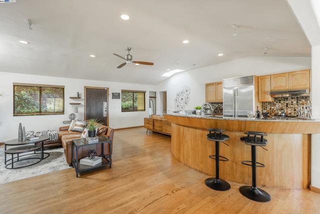 Details for 373 Taurus Ave, Oakland, CA 94611