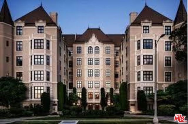 316 N Rossmore Avenue, Los Angeles CA: https://media.crmls.org/mediaz/7e5c679f-a703-4962-8168-ceea8db6f64d.jpg