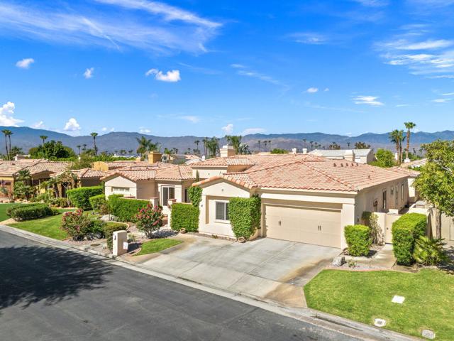47 Gibraltar Drive, Palm Desert CA: https://media.crmls.org/mediaz/7e5c6c9e-6ef7-4278-8875-2e077366d69f.jpg