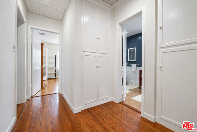 12773 La Maida Street photo 23