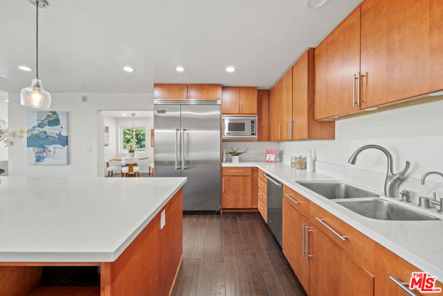 16755 Encino Hills Drive, Encino CA: https://media.crmls.org/mediaz/7e5d3194-8130-4ead-a5b0-210c9e635812.jpg