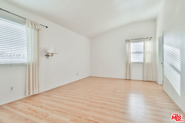 768 Aileen Street, Camarillo CA: https://media.crmls.org/mediaz/7e5e4d5c-de4d-41fb-8de4-4d58f004f979.jpg