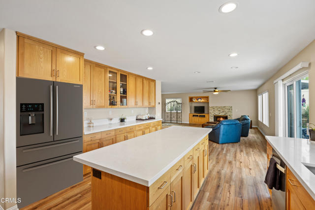32650 The Old Road, Castaic CA: https://media.crmls.org/mediaz/7e5e4dde-e95b-426b-9d03-c500e411bdcf.jpg