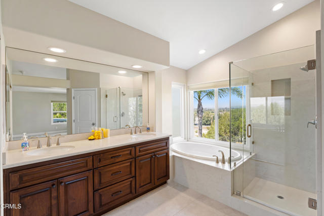 1347 La Culebra Circle, Camarillo CA: https://media.crmls.org/mediaz/7e5e58c0-345c-446d-a4ab-32ebac2abb9f.jpg