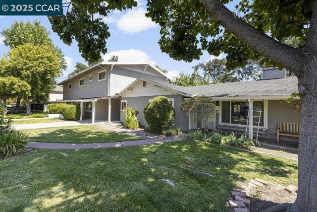 200 El Dorado Ave, Danville CA: https://media.crmls.org/mediaz/7e5e6663-90b2-4779-a0a5-41d3cdb3459a.jpg