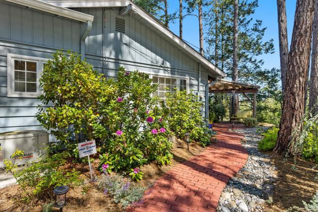 240 Baja Sol Drive, Scotts Valley CA: https://media.crmls.org/mediaz/7e5e73b3-cfe6-4eee-8697-fc1cd1f3d4ed.jpg